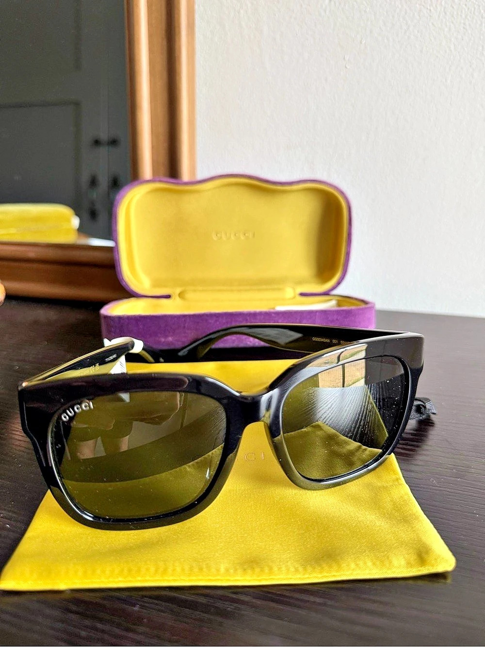 Gucci Square Frame Sunglasses Black & Yellow New